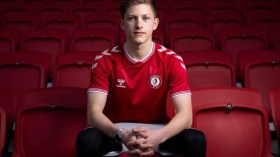 بن عروس يجلب نظر الجزائريين بهاتريك أمام وارتفورد