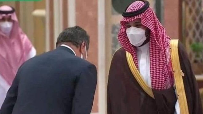 ركوع رئيس حكومة المغرب لولي العهد السعودي يثير ضجة  