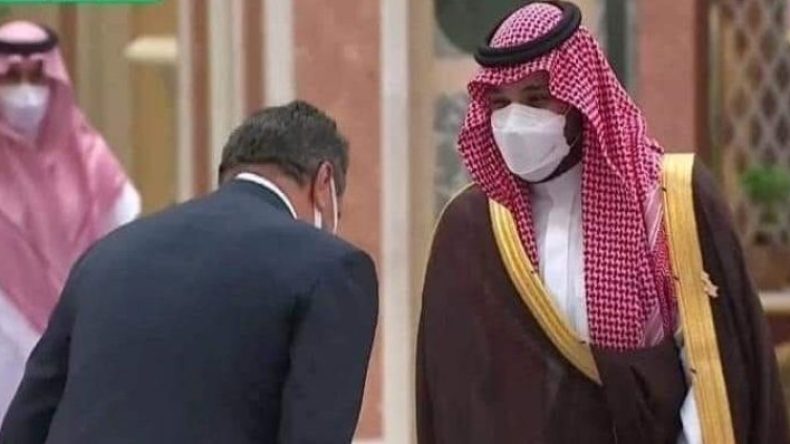 ركوع رئيس حكومة المغرب لولي العهد السعودي يثير ضجة  