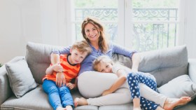 الأخت المتزوجة… يين الحنين إلى بيت الأب ومسؤولية بيت الزوج