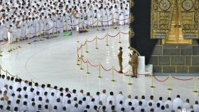 شاهد.. أول صلاة في الحرم المكي بدون تباعد