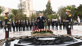 مجازر 17 أكتوبر: الرئيس تبون يقف دقيقة صمت ترحما على أرواح الشهداء (فيديو)