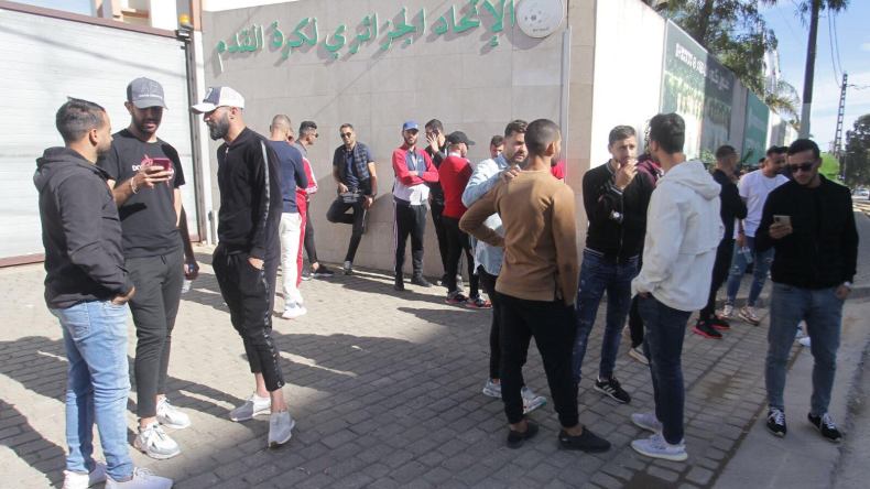  ‎اللاعبون المدينون يلتقون “عمارة” ويهددون بـ”الفيفا”