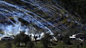 إصابة 90 فلسطينيا في مواجهات مع جيش الاحتلال