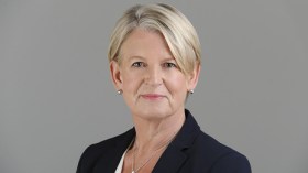 سفيرة بريطانيا لدى الجزائر تبدأ في دراسة اللغة العربية