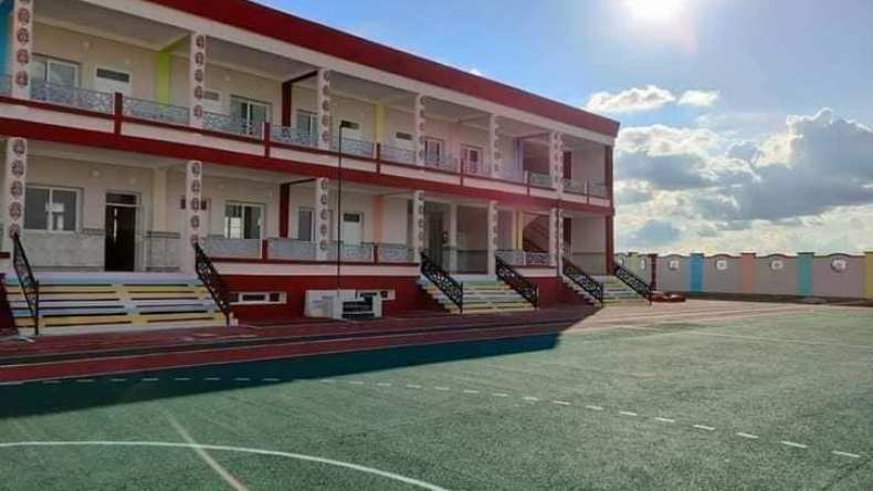 بالصور.. محسن يقوم بتشييد مدرسة ابتدائية بسطيف