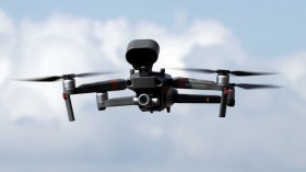 طفل بوركينابي يسقط طائرة بدون طيار فرنسية “درون” بواسطة مقلاع!