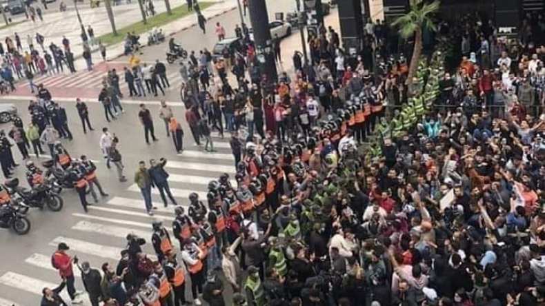 مظاهرات حاشدة في المغرب ومواجهات بين الشرطة والمحتجين (صور)