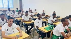 رئيس إتحادية جيبوتي يحفز اللاعبين قبل مواجهة الجزائر