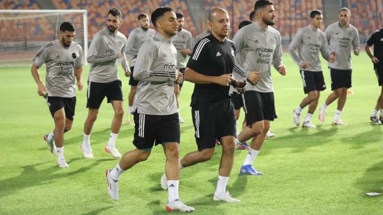 “الخضر” يجرون أول حصة بملعب القاهرة ويسترجعون ذكريات التتويج..