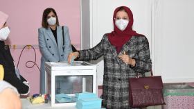 حرم الرئيس عبد المجيد تبون السيدة الأولى تؤدي واجبها الانتخابي