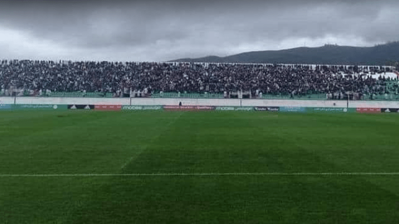 أرضية “تشاكر” تعرقل أداء “الخضر”.. ووهران الوجهة البديلة