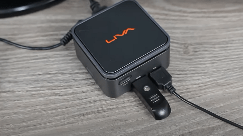 بوزن 200 غرام.. مايكروسوفت تعلن عن أحد أصغر الحواسيب