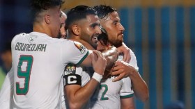 لاعبو “الخضر” يتلقون التهاني من أنديتهم بعد التأهل