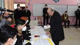 الرئيس عبد المجيد تبون يؤدي واجبه الانتخابي رفقة حرمه وأفراد من عائلته