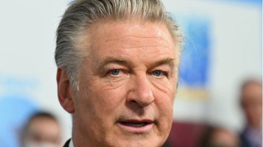 Baldwin visé par une première plainte!