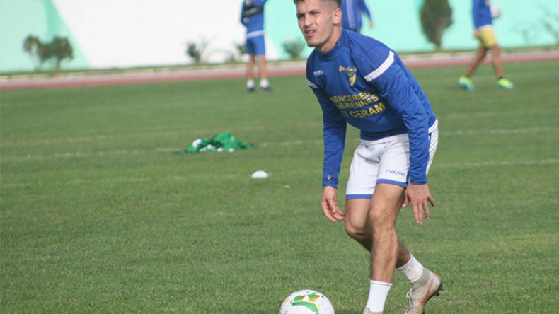 لاعب بارادو أيمن بوقرة مرشح للمشاركة مع الخضر في كأس إفريقيا