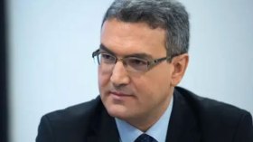 سياسي فرنسي برتبة منظف عند باب المخزن المغربي