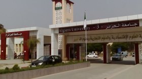 وقفة احتجاجية وغلق لإدارة جامعة الجزائر 3 بدالي إبراهيم