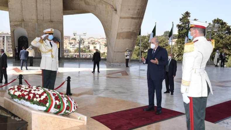 Le président Tebboune se recueille a la mémoire des Martyrs