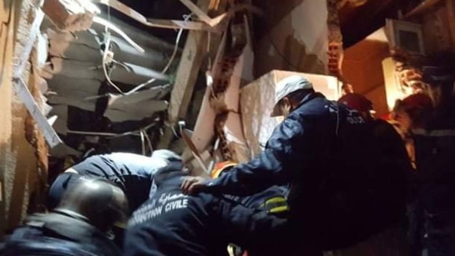 لحظة إنتشال طفل (11 سنة) مصاب اثر انهيار مسكن ببولوغين العاصمة