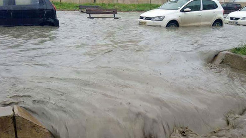 كميات كبيرة من مياه الأمطار بالعاصمة ضاعت في البالوعات