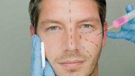 أيها الرجل ماذا لو عرضت عليك عملية تجميل مجانا؟