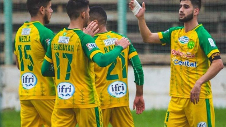 اللاعبون يشتكون تأخر مستحقاتهم عشية السفر إلى إستوانيا