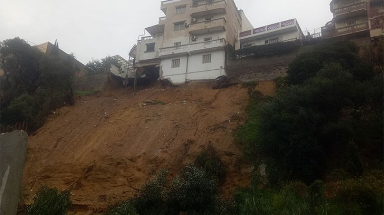 انهيار أجزاء من سكنات وتصدع بنايات بالقبة في العاصمة