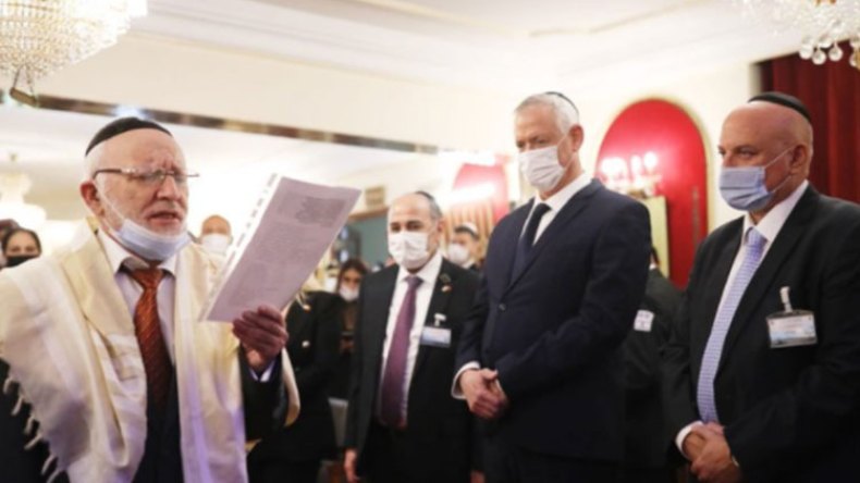 صلاةٌ يهودية برعاية “أمير المؤمنين”!