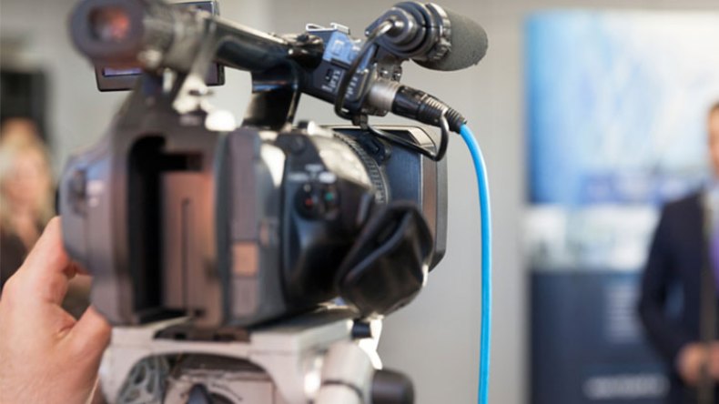 الإعلام الجزائري نور في ظلام الأسر