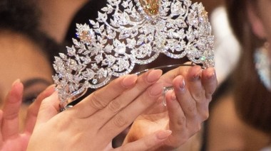 Miss Grèce se retire de Miss Univers