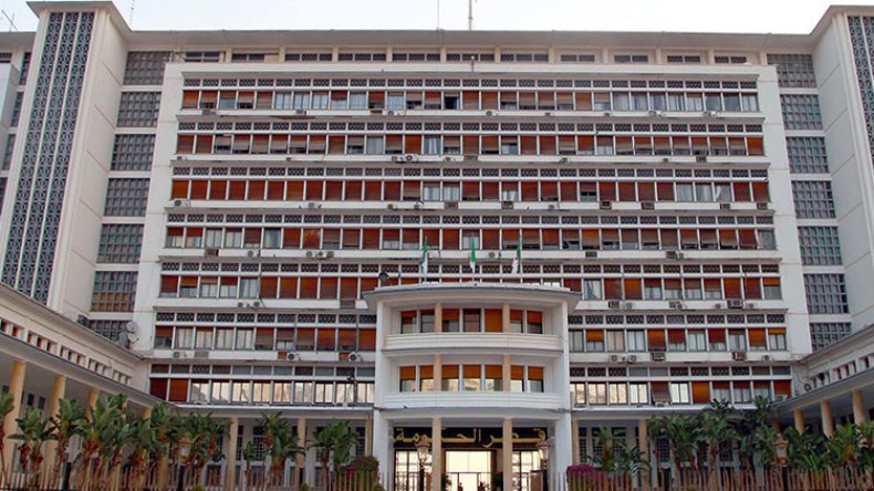 الصفقات العمومية حصريا للشركات الوطنية.. واللجوء للأجانب في هذه الحالة فقط