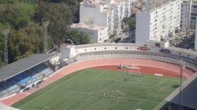 الملاعب الضيقة تحوّلت إلى خيار حتمي في زمن الاحتراف