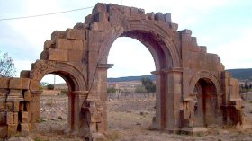 موقع تازولت الأثري يفجر سلسلة المشاكل النائمة في ديوان الممتلكات الثقافية