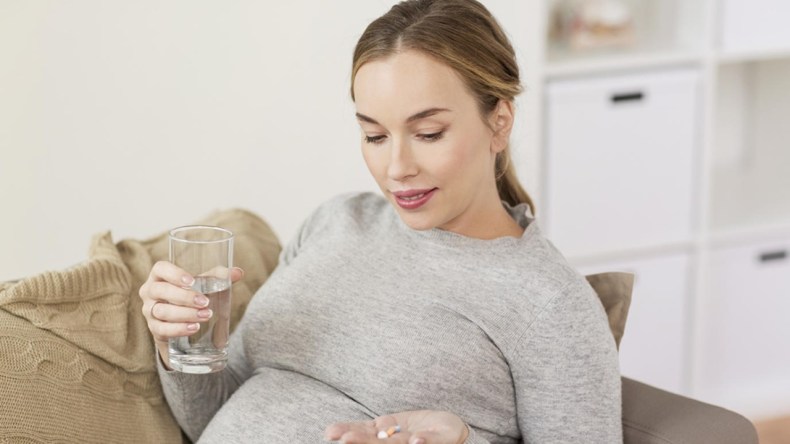 مكملات وفيتامينات ضرورية لصحة الحامل وجنينها