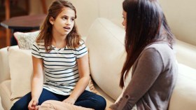 الحرج والحياء.. أمهات يواجهن مأزق مرحلة بلوغ أبنائهن