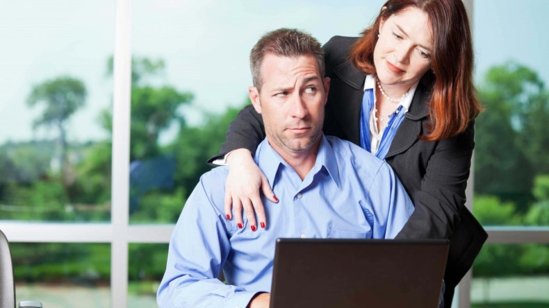 لم تبق المرأة هي الضحية.. رجال يشكون التحرش