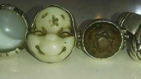 هذه حقيقة صور الرموز الغريبة بملعب تشاكر خلال مباراة بوركينافاسو