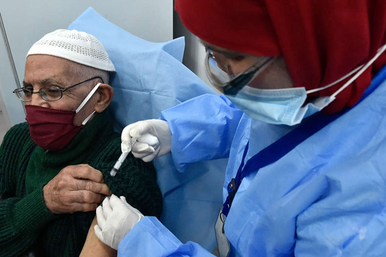 Vaccination anti-Covid: 13 millions de doses disponibles, mais pas de preneurs