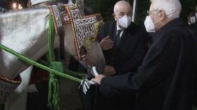 رئيس الجمهورية يهدي نظيره الإيطالي حصانا عربيا أصيلا