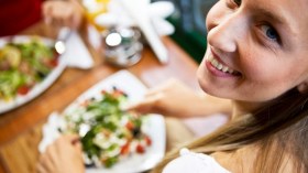 تعرف على “مأكولات السعادة”.. 13 نوعا يحقق الراحة والاسترخاء