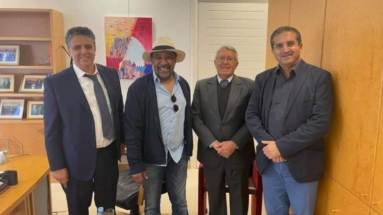 الشاب خالد يثير سخط الجزائريين بصورته رفقة وزير العدل المغربي