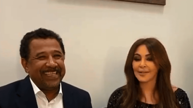 بالفيديو.. الشاب خالد يستفز متابعيه بضحكته وجلوسه كالصنم إلى جانب إليسا!