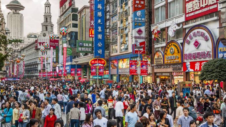 مدينة صينية تطلب من سكانها عدم الخروج من منازلهم