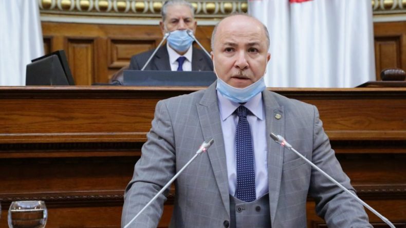 الوزير الأول يستقبل سفير روسيا لدى الجزائر