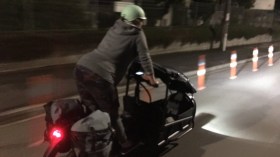 بالصور.. برلمانية نيوزلندية تتجه للمستشفى للولادة على متن دراجة 