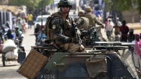 محتجون يقطعون طريق قافلة عسكرية فرنسية في بوركينا فاسو