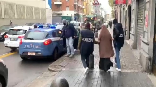 اعتقال شابة إيطالية بتهمة دعم زوجات مقاتلي داعش في ميلانو