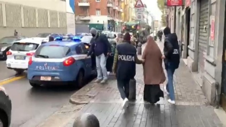 اعتقال شابة إيطالية بتهمة دعم زوجات مقاتلي داعش في ميلانو